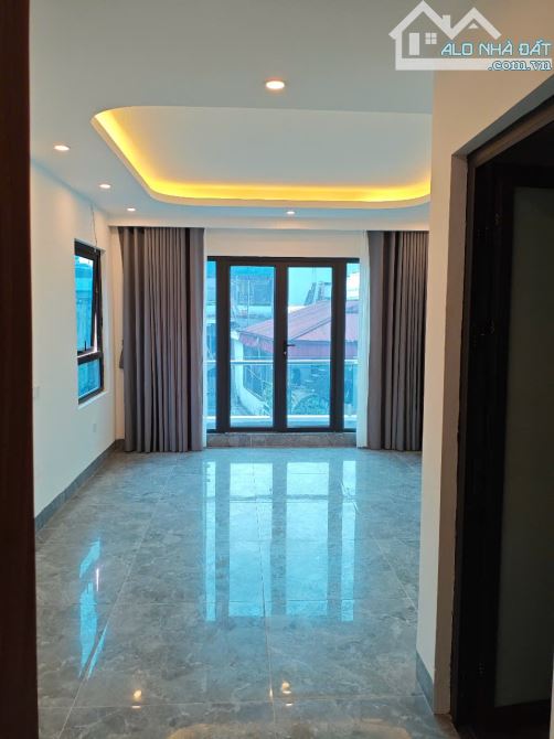 Bán Nhà Mặt Ngõ Ô Tô 101 Phố Trạm, Thang Máy, Ngõ Thông DT: 41m/7 Tầng/12 Tỷ - 8