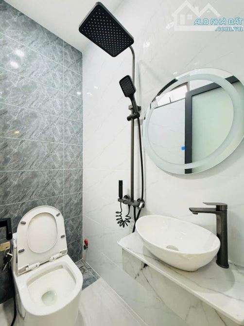 Chính chủ cần bán gấp nhà 48m2 ngay Thành Thái, Quận 10. Giá: 3 Tỷ 125 tr. SHR, hẻm 5m - 8