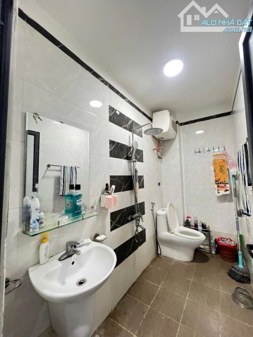 Bán nhà Phố Tây sơn. Đống đa. Diện tích 108m. 6 Tầng. Mặt tiền 6m. Giá 25 tỷ - 8