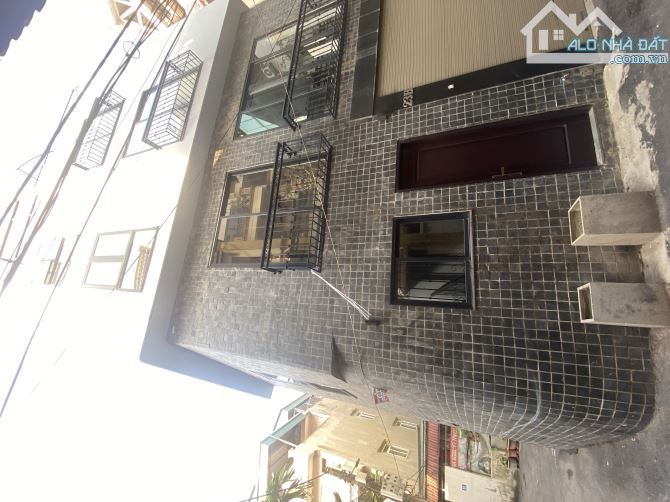 Bán nhà Nguyễn Văn Cừ - 45m2 - oto vào nhà - lô góc - 5 tầng - khu vip nhất quận - ở sướng - 8