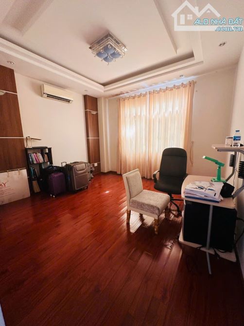 Bán Villas HXH Đường Thích Quảng Đức P.5 Q.PN - 7 x 19m nở hậu 9m. 4Tầng Chỉ 160tr/m2 - 8