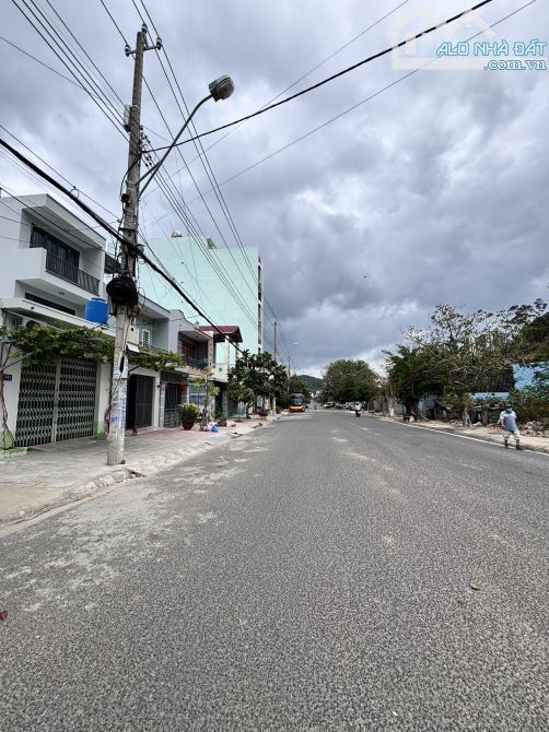 Nhân - Nhà Lý Thái Tổ chỉ 6 tỷ8 - 8