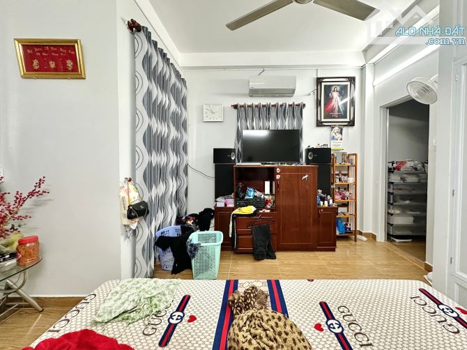 HẺM NHỰA 6M LÊ VĂN SỸ QUẬN 3 - DT: 4.4x17.5M - DÒNG TIỀN 60Tr - NHỈNH 13 TỶ. - 8