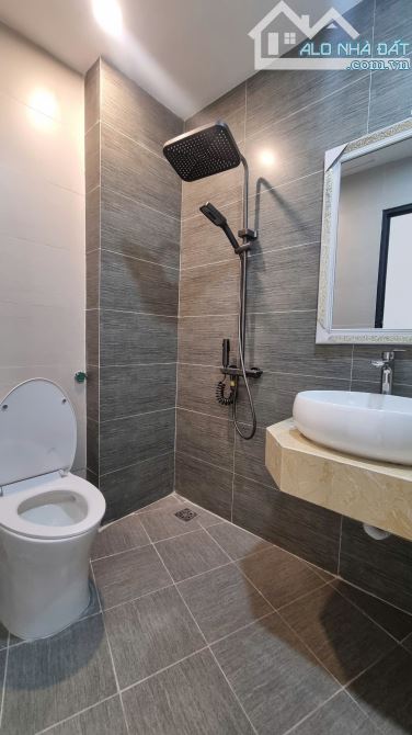 Thịnh Hào Đống Đa. 6 Tầng THANG MÁY, DT 40m2, Mặt Tiền 3.5m. Giá Siêu Hiếm 8.2 Tỷ - 8
