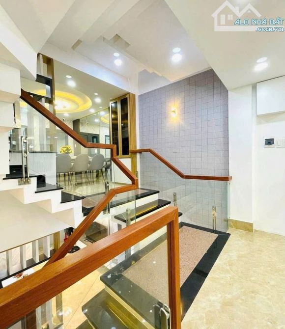 4 tỷ còn 3 tỷ 750. Bán nhà 60m² gần hồ bơi Vân Đồn. Xây 1 trệt lửng 3 lầu, hẻm 6m. Sổ sẵn - 8