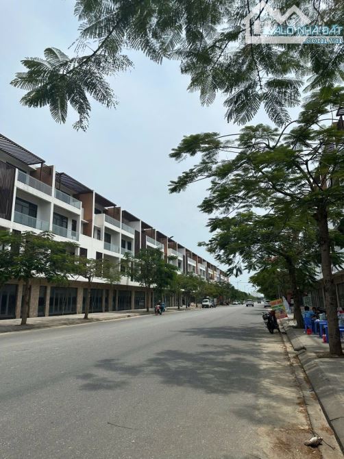 Bán nhà 2 tầng 2 mê KĐT Nam Hoà Xuân đường 10.5m giá tốt - 8