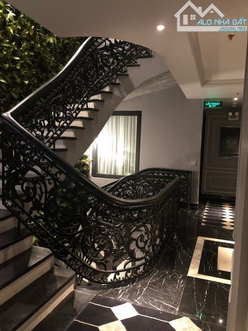 Bán khách sạn Phố cổ, mặt phố Hàng Bè, Cầu Gỗ 160m2, 11 tầng, 4 sao, tuyệt đẹp, 162 tỷ.