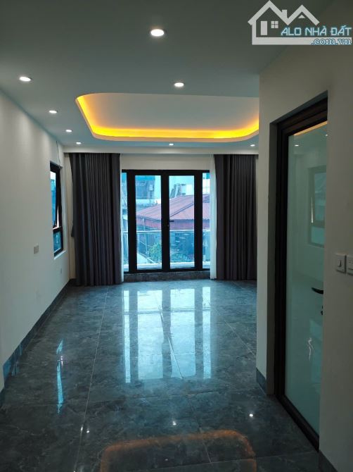 Bán Nhà Mặt Ngõ Ô Tô 101 Phố Trạm, Thang Máy, Ngõ Thông DT: 41m/7 Tầng/12 Tỷ - 9