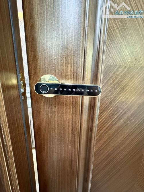 NHÀ CHỦ XÂY RẤT ĐẸP - KHU D2 - 67M2 - SỔ NỞ HẬU HƠN 4M - 2 TẦNG - 4PN - HẺM XE HƠI - - 9
