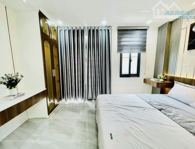 Mua ngay căn nhà 2 tầng ngay nhà Nguyễn Thiện Thuật, Quận 3. Giá: 4 Tỷ 220 / 52.9m2. SHR - 9