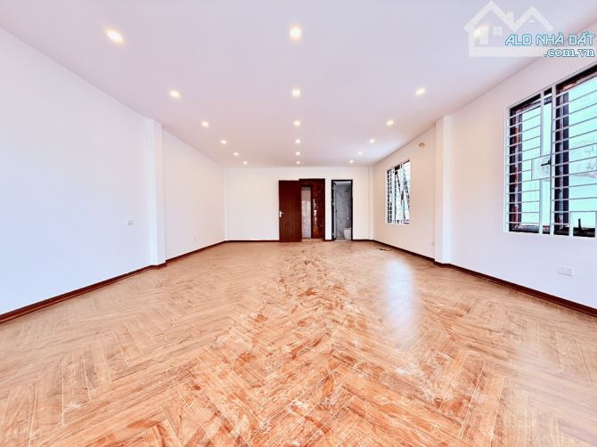 Bán nhà bát khối 61/80m2 xây 7 tầng , thang máy gara ôtô vỉa hè đá bóng - 9