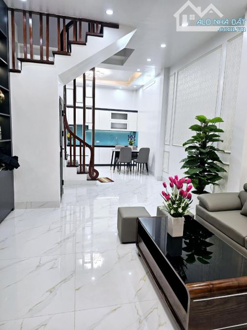 Nhà Đẹp Phố Trần Thái Tông - Cầu Giấy DT 45m, 6 Tầng, Giá 10 Tỷ - 9