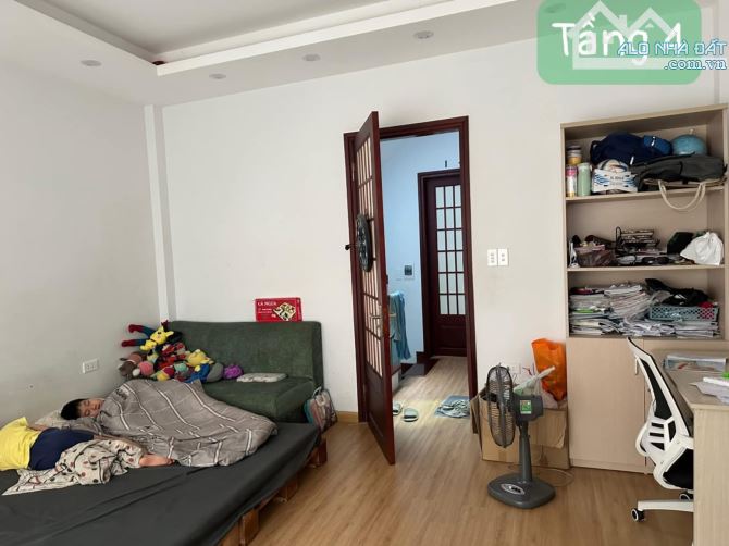 BÁN NHÀ Đại La ô tô vào nhà, 5 tầng mới, dt 50m2, mt 4.4m, 14 tỷ - 9