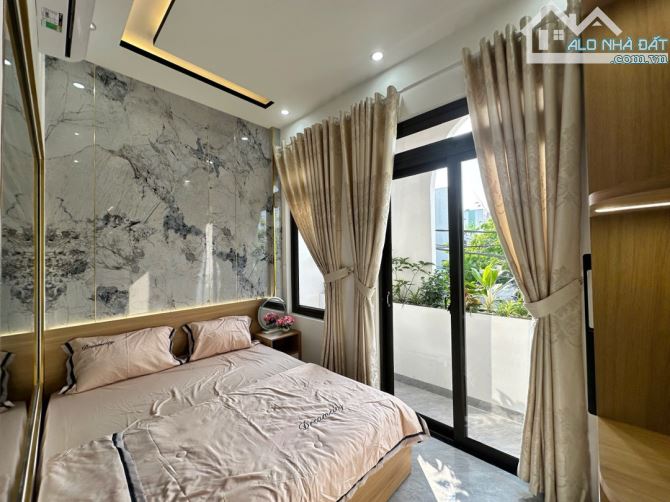 Siêu phẩm trung tâm thành phố – nhà 3 tầng 3 mê Lê Độ– Full NT CC - 9