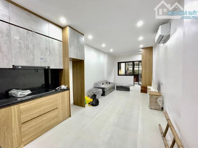 Nhà  phố Trần Cung. Gara ô tô, Ô TÔ tránh.  Kinh doanh. Than 52m2 7 tầng. Mt 3,8m. 18,8 t - 9