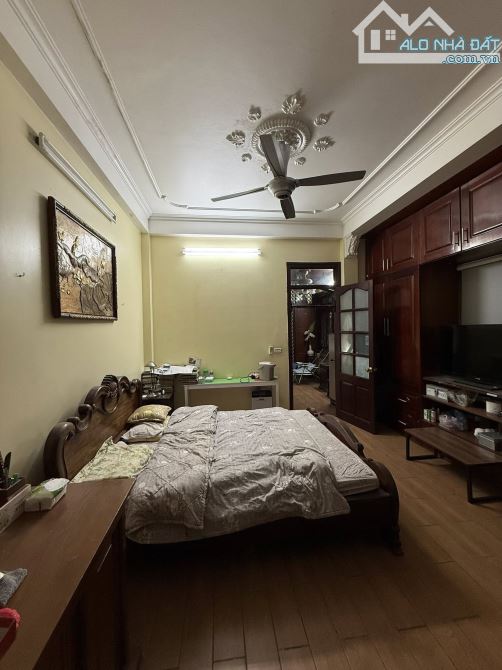 Cần bán gấp siêu phẩm phân lô Trần Quốc Hoàn 55m2, 5T, lô góc 3 mặt thoáng, ô tô tránh KHU - 9