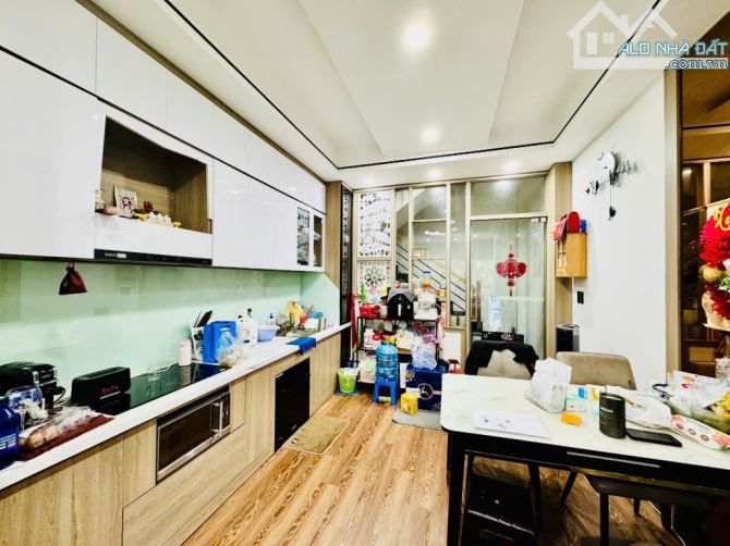 Siêu phẩm Phú Nhuận,Trường Sa giáp Phan Xích Long, 5 Tầng,sau căn MT, HXH,31m2, 8.85 Tỷ