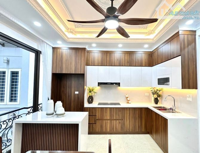 Bán nhà Hoàng Hoa Thám, Nội thất Lung Linh, 57m2, 8.5 tỷ