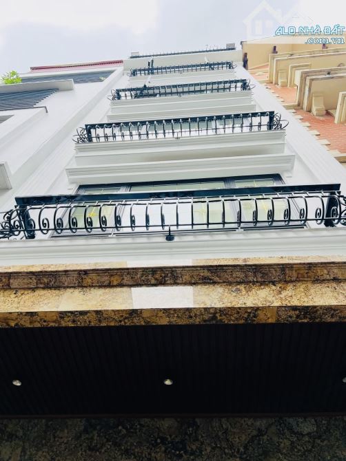 Hơn 20 Tỷ Toà Văn Phòng Tây Hồ 7 Tầng Thang Máy, Phân Lô Ô Tô Tránh MT5m, Cạnh Hồ Tây