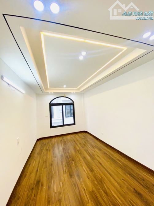 VĨNH HƯNG - 6 TẦNG THANG MÁY  THÔNG SÀN - 2 THOÁNG - GARA Ô TÔ - NGÕ THÔNG -KINHDOANH.