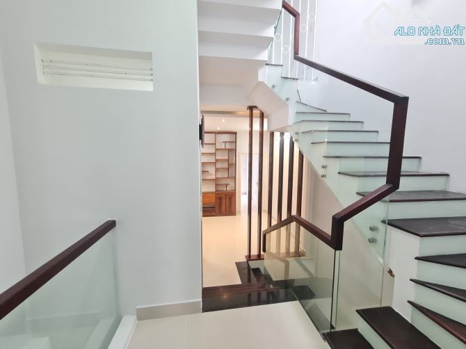 💥💥Bán gấp nhà 3 tầng kiệt oto Tiểu La, DTĐ: 70m. giá cực tốt 4.95 tỷ,