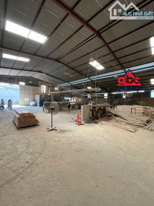 Cho thuê xưởng 800m2 , phường Tân Hoà đường rất rông