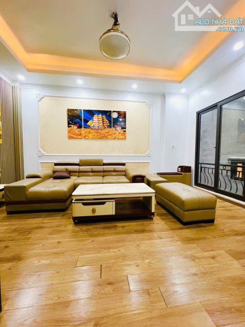 Trích Sài, 5 Tầng, 40m2, gần Hồ Tây, nội thất đẹp, ở ngay Giá 7,4 tỉ