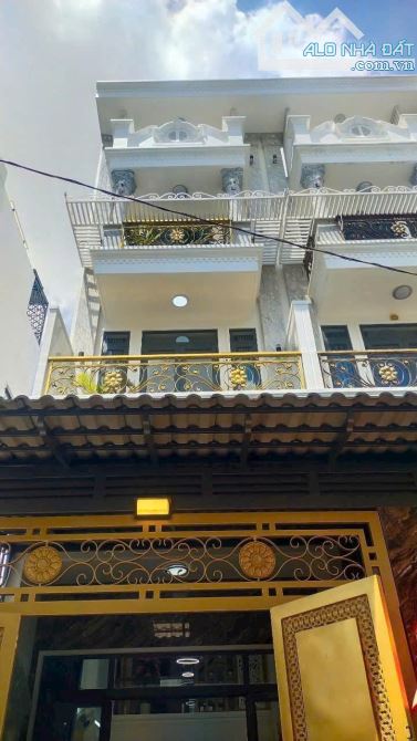 Bán nhà ngay Võ Văn Tần, Q3. Giá: 4 tỷ 090tr, sổ hồng riêng, kinh doanh sầm uất