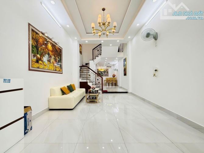 Mua nhanh căn nhà đẹp 58.4m2 ngay Lê Văn Lương, Quận 7. Giá: 4 Tỷ 090. SHR, hẻm xe hơi