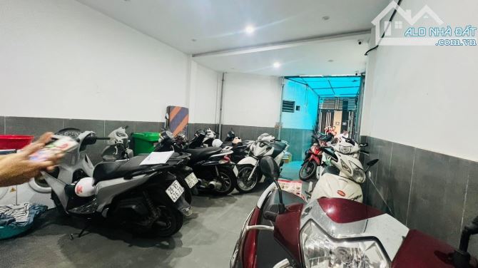TÒA CCMN MẶT NGÕ PHÁO ĐÀI LÁNG 9 PHÒNG KHÉP KÍN, DOANH THU 50TR/THÁNG GIÁ 12 TỶ
