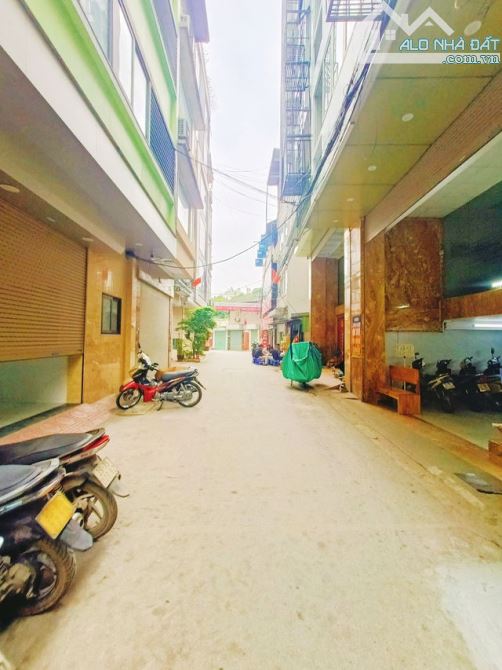 Tòa nhà kinh doanh đa năng 10 tầng đường Nguyễn Xiển, Thanh Xuân.