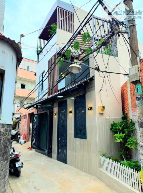 🏠Nhà  Hậu Giang, P12, Q6. DT 7,3 x 7, 3 tầng. Giá 6,1 tỷ TL.
