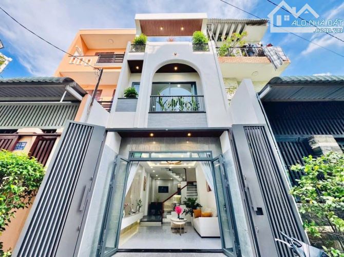 Nhà mặt phố giá rẻ đường Nguyễn Công Trứ, Q1 đang cho thuê 25tr/tháng - Giá 5tỷ090/52m2