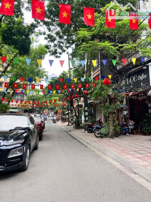 Bán nhà Huỳnh Thúc Kháng, Ba Đình. 58m2 x 3T, Vỉa hè oto tránh, KD. 22,39 tỷ (TL).