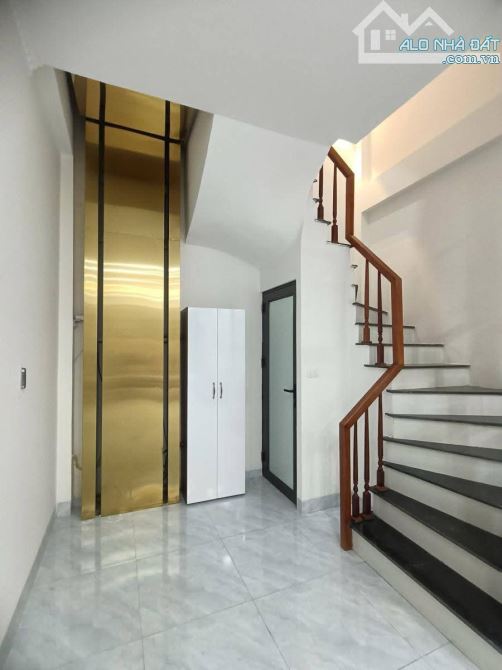 7.x TỶ NHÀ HOÀNG MAI- THANG MÁY - NGÕ THÔNG TỨ TUNG- GẦN PHỐ CÁCH OTO CHỈ 20M
