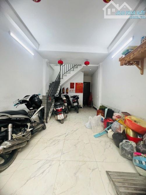 CỰC KỲ NGON,BỔ RẺ BÁN GẤP PHÒNG TRỌ TRIỀU KHÚC 48M2 DÒNG TIỀN 420TR/NĂM GIÁ CHỈ 8,1 TỶ