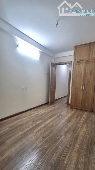 TRUNG TÂM BA ĐÌNH - KIM MÃ NGÕ THÔNG TỨ PHÍA - 5M RA Ô TÔ - 2 THOÁNG - NHÀ DÂN XÂY CHẮC CH
