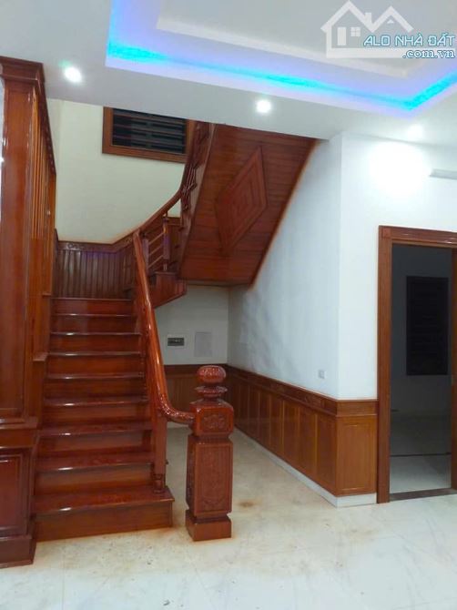 cho thuê nhà mặt phố Hồ Đắc Di Quận Đống Đa tổng dt sd 180m2 mt hơn 6m