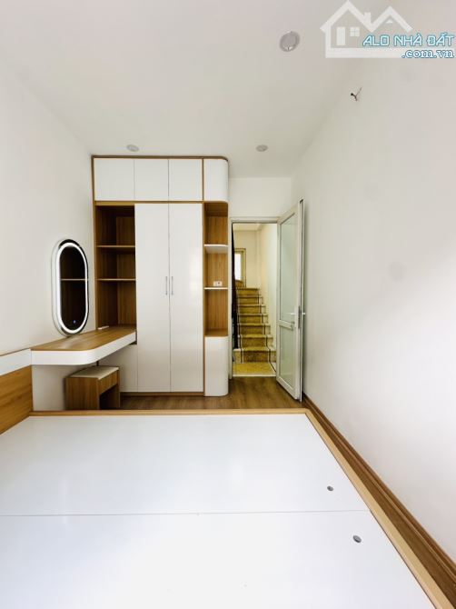 BÁN NHÀ MẶT PHỐ QUỲNH LÔI  - 45M2-4 NGỦ- VỈA HÈ RỘNG - VỪA Ở VỪA KINH DOANH ĐỈNH