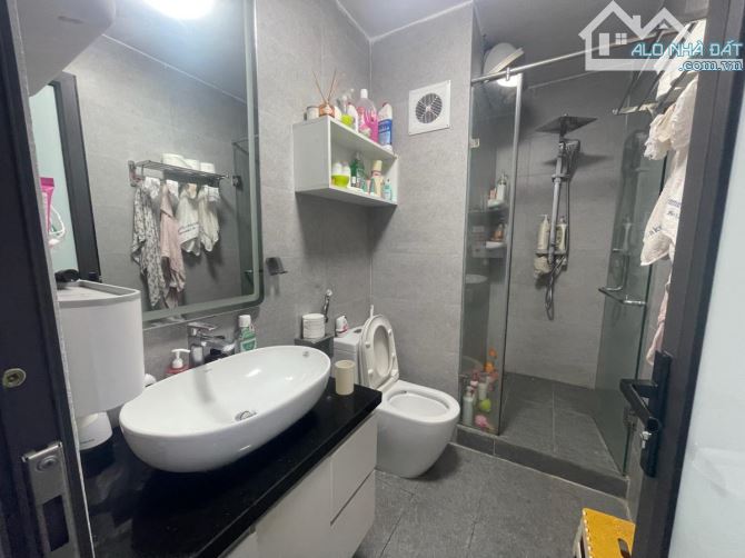 Nhà đẹp Giải Phóng - Thanh Xuân. Dt 55m, 5 tầng, mặt tiền 4.2m. Giá 15.4 tỷ (còn TL)