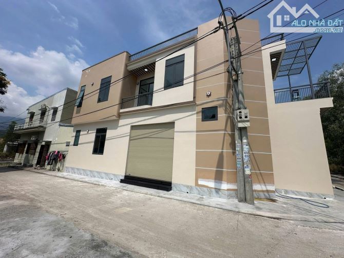 Bán nhà 89,9m2 mới xây TĐC Đất Lành