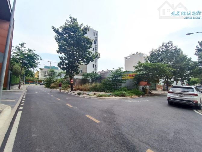 Bán nhanh 1800m2 đất thổ cư đường Lã Xuân Oai, Q9. Giá 40tr/m2