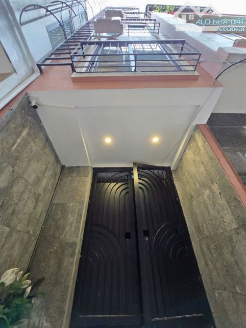 Bán tòa nhà dòng tiền mới cứng ở Võ chí công 6 tầng, thiết kế siêu hiện đại dòng tiền chu