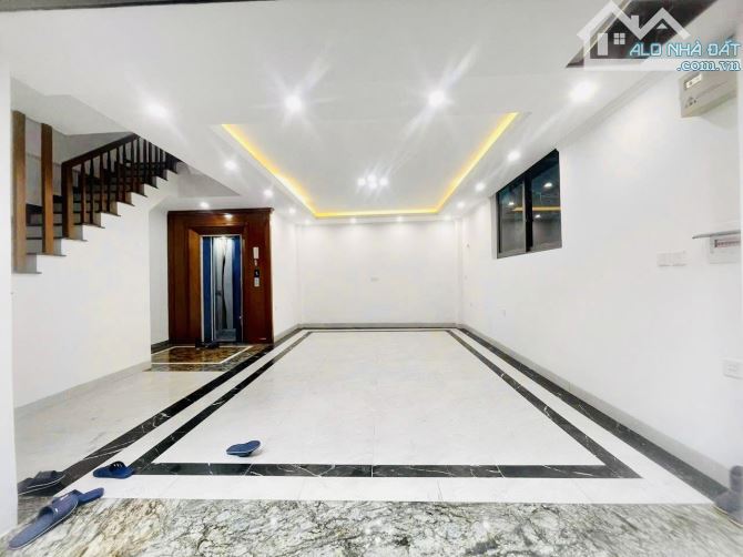 Nhà Mới 7 Tầng- Thang Máy- Ô Tô Quay Đầu- Lô Góc- Mặt Tiền Rộng- Phố Tô Vĩnh Diện- 19.8 Tỷ