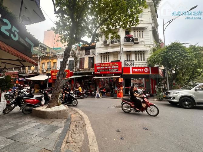 MẶT PHỐ HÀ TRUNG, VỊ TRÍ VÀNG BÁN ĐẤT TẶNG NHÀ 2 TẦNG 106M GIÁ 86 TỶ DÒNG TIỀN 3.000$/THÁN