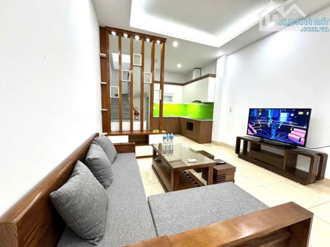 BÁN NHÀ PHỐ PHÚC LỢI LONG BIÊN 5 tỷ, 36m, 5 tầng, FULL NT, , khu vực trung tâm, sầm uất.