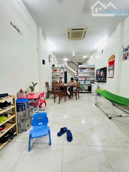 Bán Nhà ĐH Ngoại Ngữ Cầu Giấy Phân Lô Oto Tránh DT 43M Cách 1 Nhà Ra Mặt Phố Giá Tốt