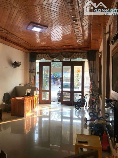 Bán nhà 3 tầng MT đường Kinh Dương Vương( vị trí đẹp) gần Nguyễn Sinh Sắc , Giá 9ty