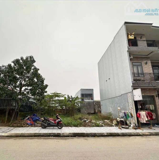 65m vuông ngang 5,5 mặt tiền Võ Duy Ninh, Đối diện trường tiểu học Thủy Dương 1. 2.1 tỉ