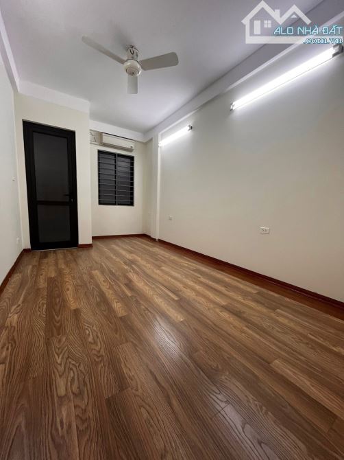 KIM MÃ BA ĐÌNH DT 50M 12,3 TỶ 5 TẦNG MT 3,3M NHÀ ĐẸP MẶT NGÕ THÔNG 5M RA Ô TÔ ĐỖ